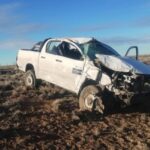 Camioneta de empresa volcó y sus ocupantes fueron hospitalizados