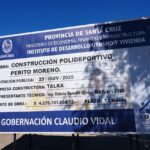 Claudio Vidal encabezó el inicio de obra del polideportivo de Perito Moreno