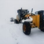 Distrito Vial Perito Moreno realiza despeje de nieve sobre la Ruta Nacional N° 40
