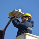Continúan con la colocación y reemplazo de luminarias en diferentes sectores de la ciudad peritense
